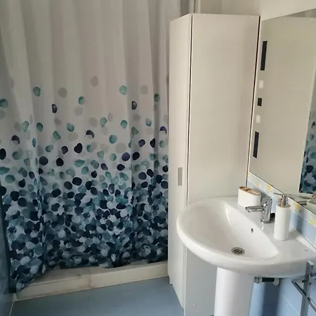 Habitación en casa particular ático Con Gran Terraza Por *